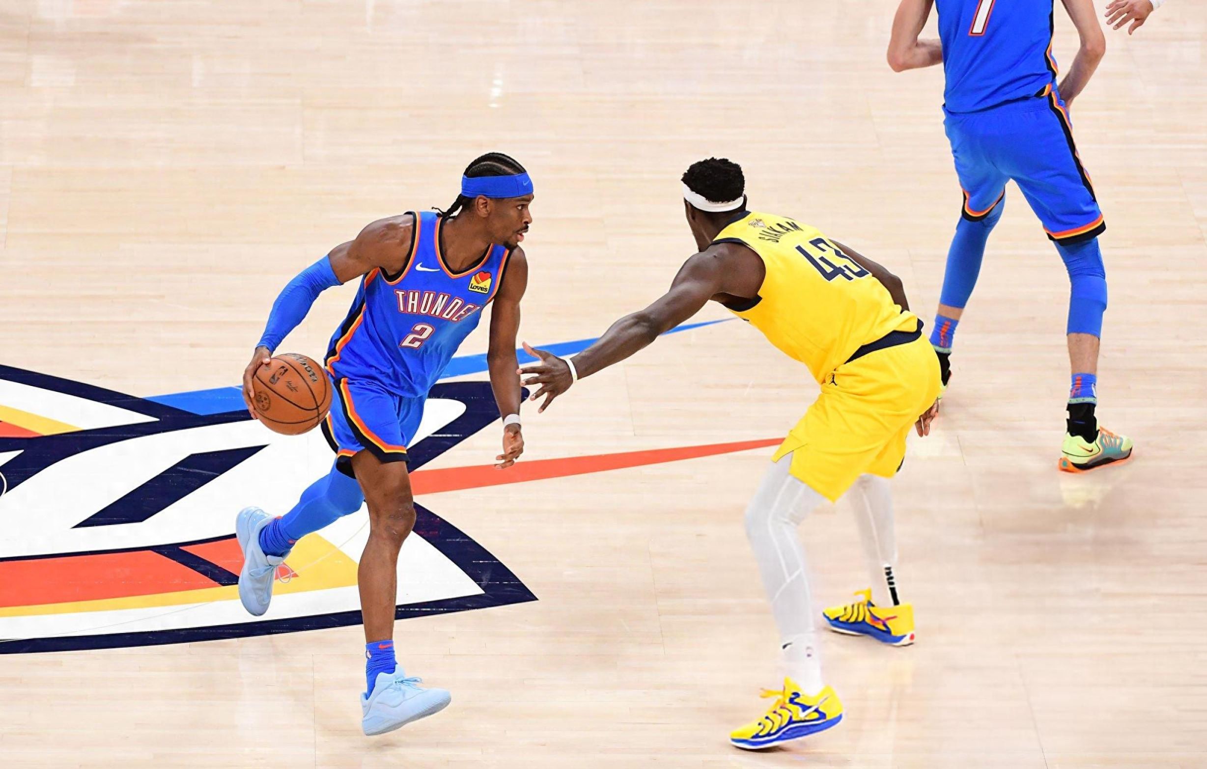 金州勇士发布备战花絮，集结日遗憾出局，NBA季后赛任务艰巨，轮换策略成焦点