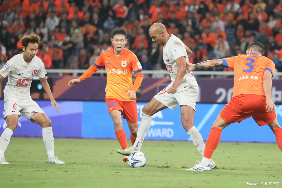 国际比赛日上海海港备战法甲，造点机会细节曝光，话题不断，更衣室氛围转暖